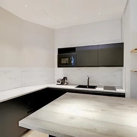 Pick A Flat's In Parc Monceau - Boulevard De Courcelles Paris