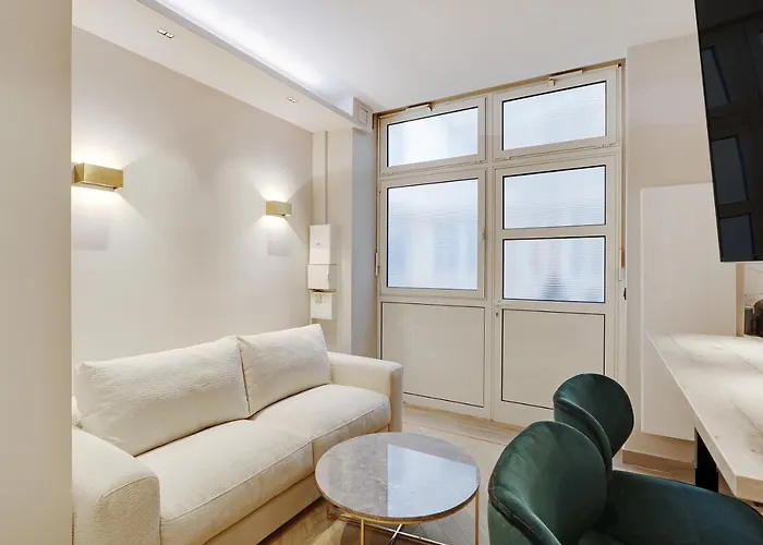 Pick A Flat's In Parc Monceau - Boulevard De Courcelles Париж